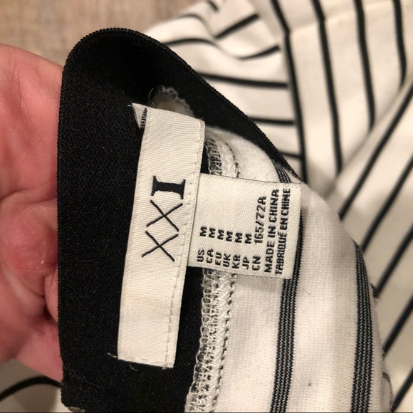 Forever 21 Striped Pencil skirt - Picture 4 of 4